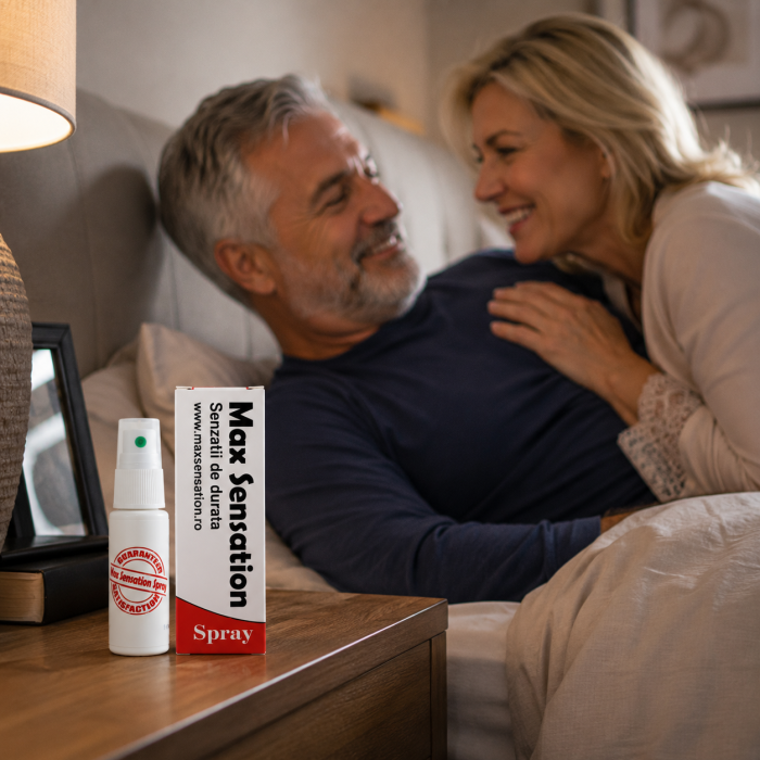 Cuplu matur într-un moment romantic alături de Max Sensation Spray 10 ml